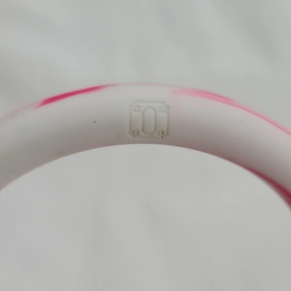 O Venture Key Ring Bracelet Wristlet Silicone? Pink/White Swirl EUC